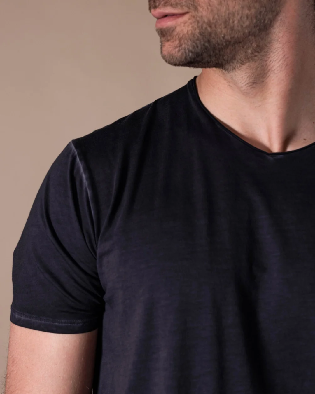 Camiseta Bjovuit Washed V-neck Black