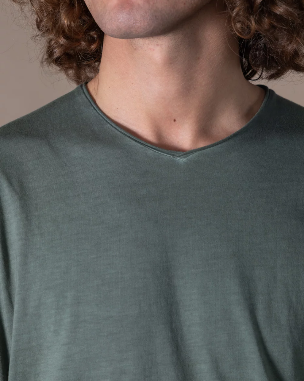 Camiseta Bjovuit Washed V-neck Khaki