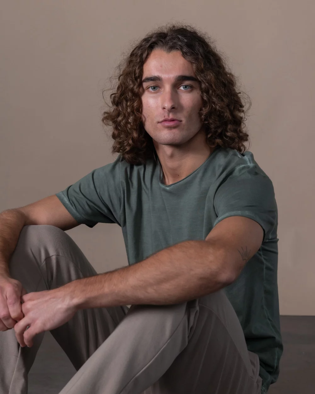 Camiseta Bjovuit Washed V-neck Khaki