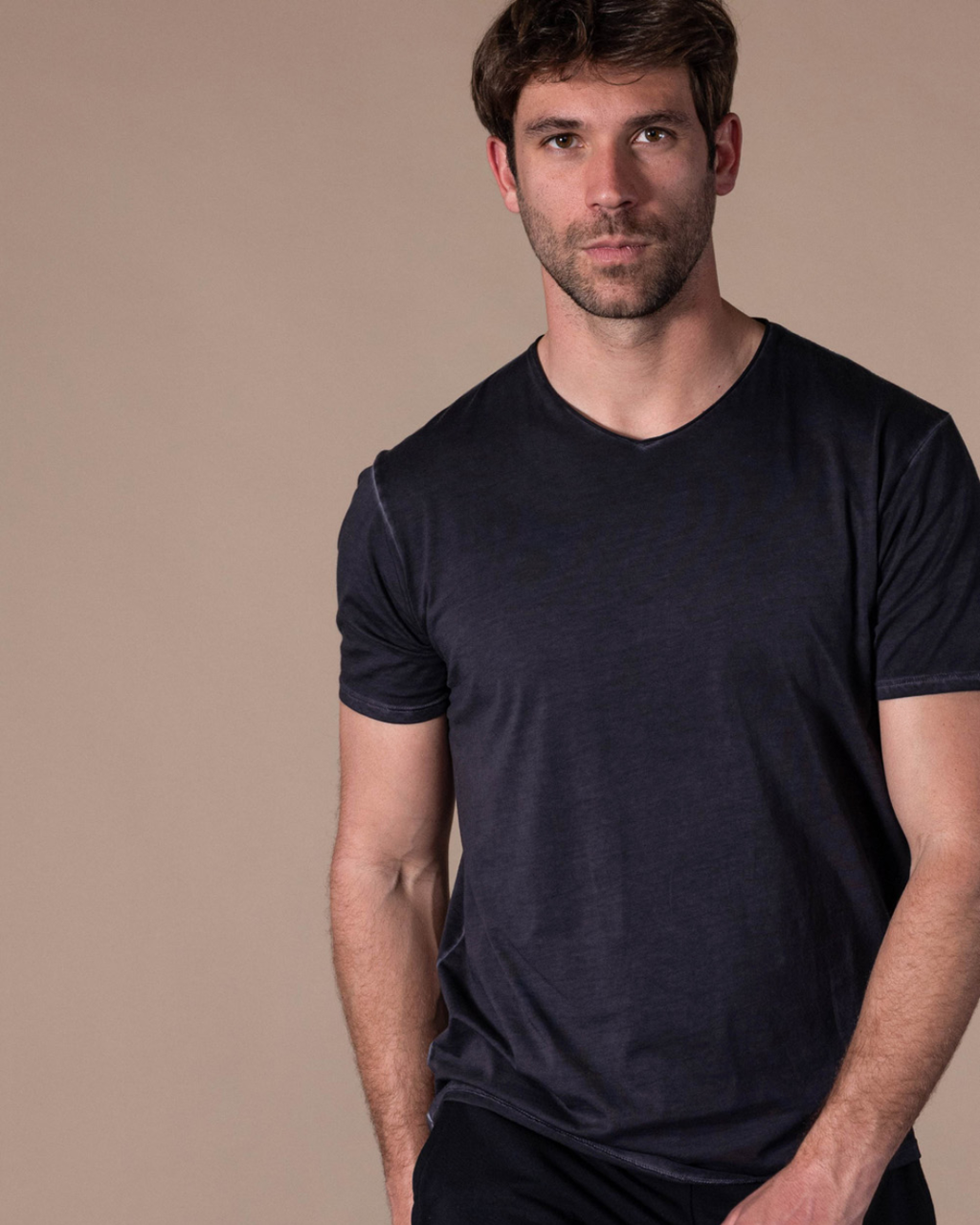 Camiseta Bjovuit Washed V-neck Black